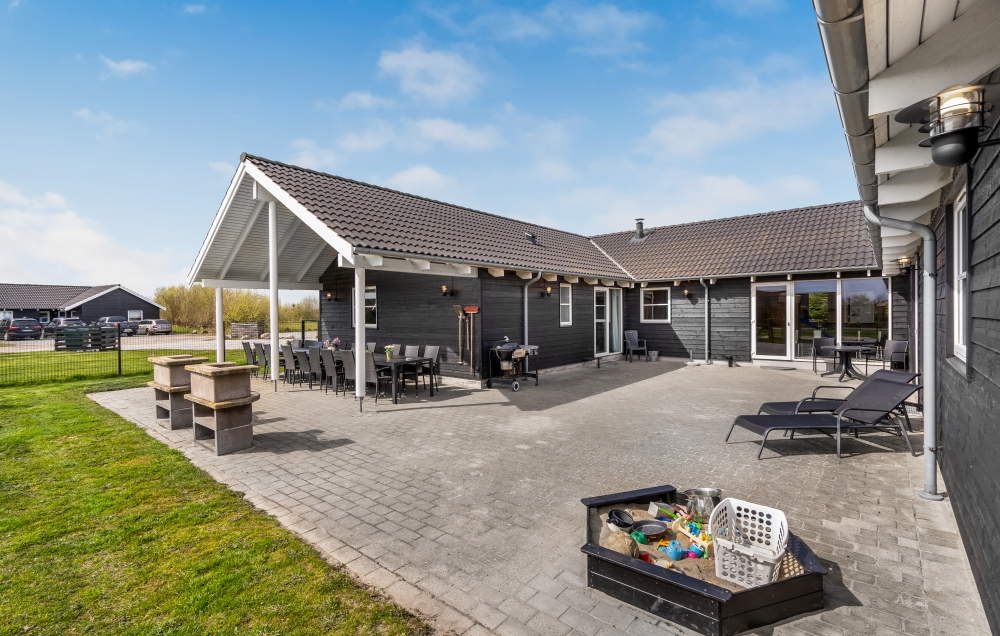 Luksushus nr. 202 har en dejlig terrasse med gode havemøbler til 24 personer.
