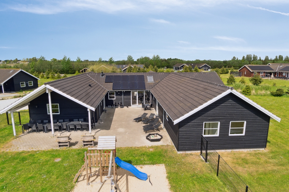Flot sommerhus nr. 202 med god plads til op til 24 personer