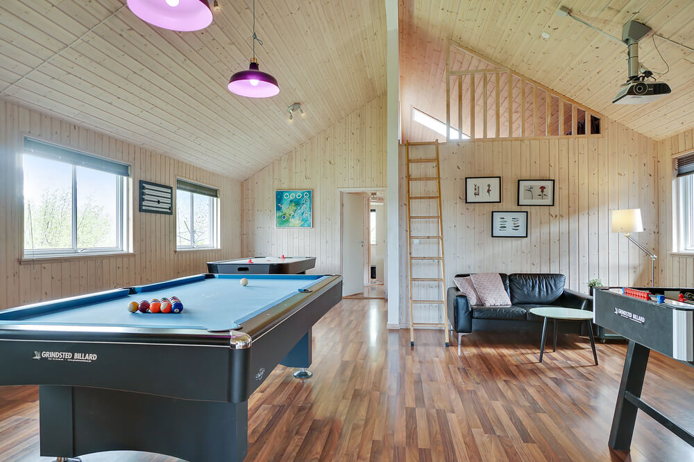 Ud over de mange timer, man kan bruge i husets pool-afdeling, så byder luksushus 285 også på billard/bordtennis og dart