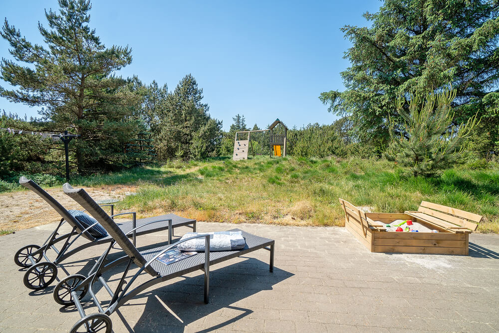 Nyd en grillaften på terrassen i luksushus nr. 273 i Vestjylland